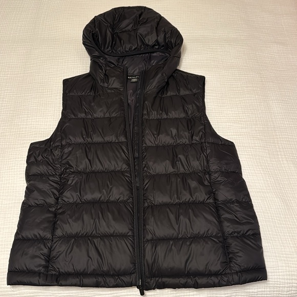 ATHLETA Black Puffer Vest Aire Packable Layer Travel Recycled Nylon - Picture 2 of 9